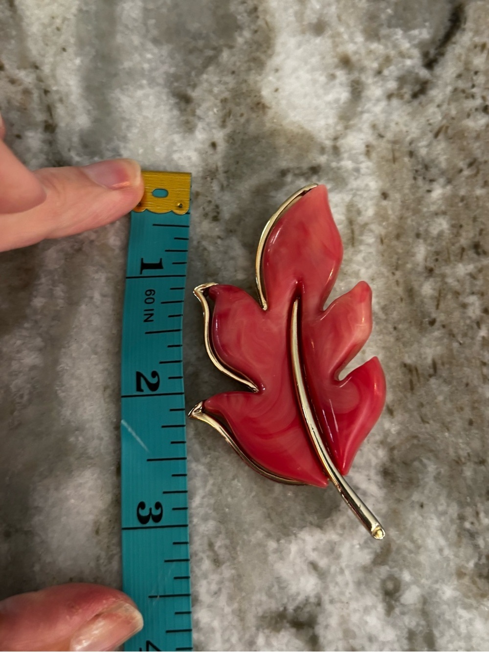 Vintage Sarah Coventry Marbled Rose Pink & Gold Leaf Brooch Pin - Picture 3 of 3